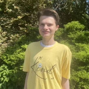 Bee Kind Daisy Yellow**4XL is a lighter yellow see details**